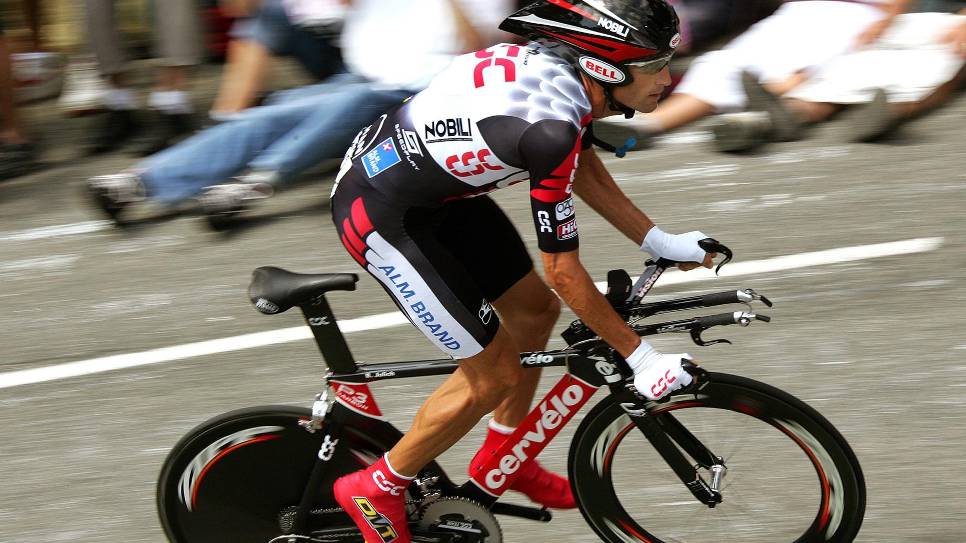 ac米兰官网首页-自由式滑雪运动员训练强度加大,自由式滑雪中技巧的核心训练模式是什么